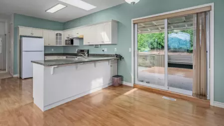 Walk-In Closet Photo of 37 47470 Chartwell Drive, Chilliwack, BC
