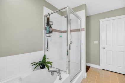 Hallway Photo of 14974 59 Avenue, Surrey, BC