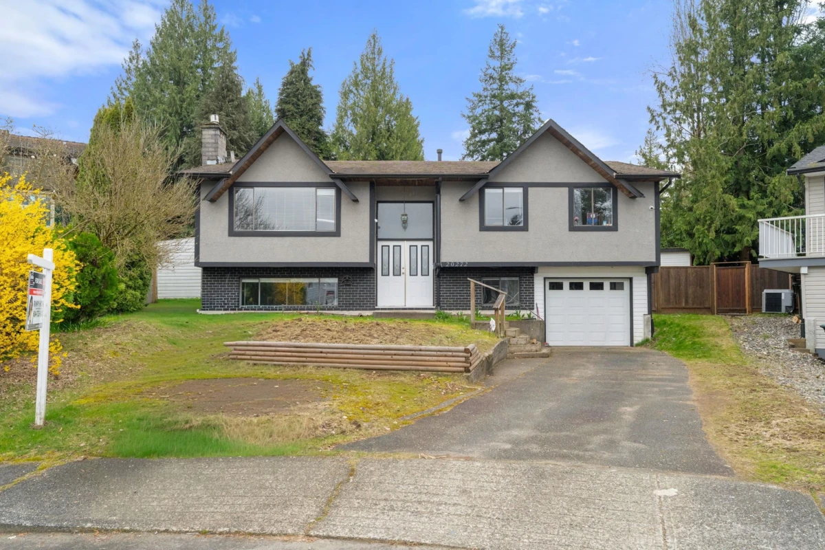 Living Room Photo of 20272 46a Avenue, Langley, BC
