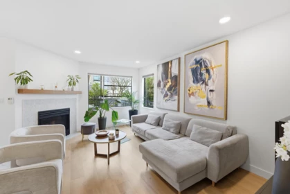 Breakfast Nook Photo of 10 2118 Eastern Avenue, North Vancouver, BC