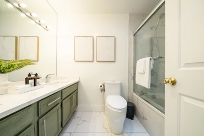 Guest Bathroom Photo of 101 14154 103 Avenue, Surrey, BC
