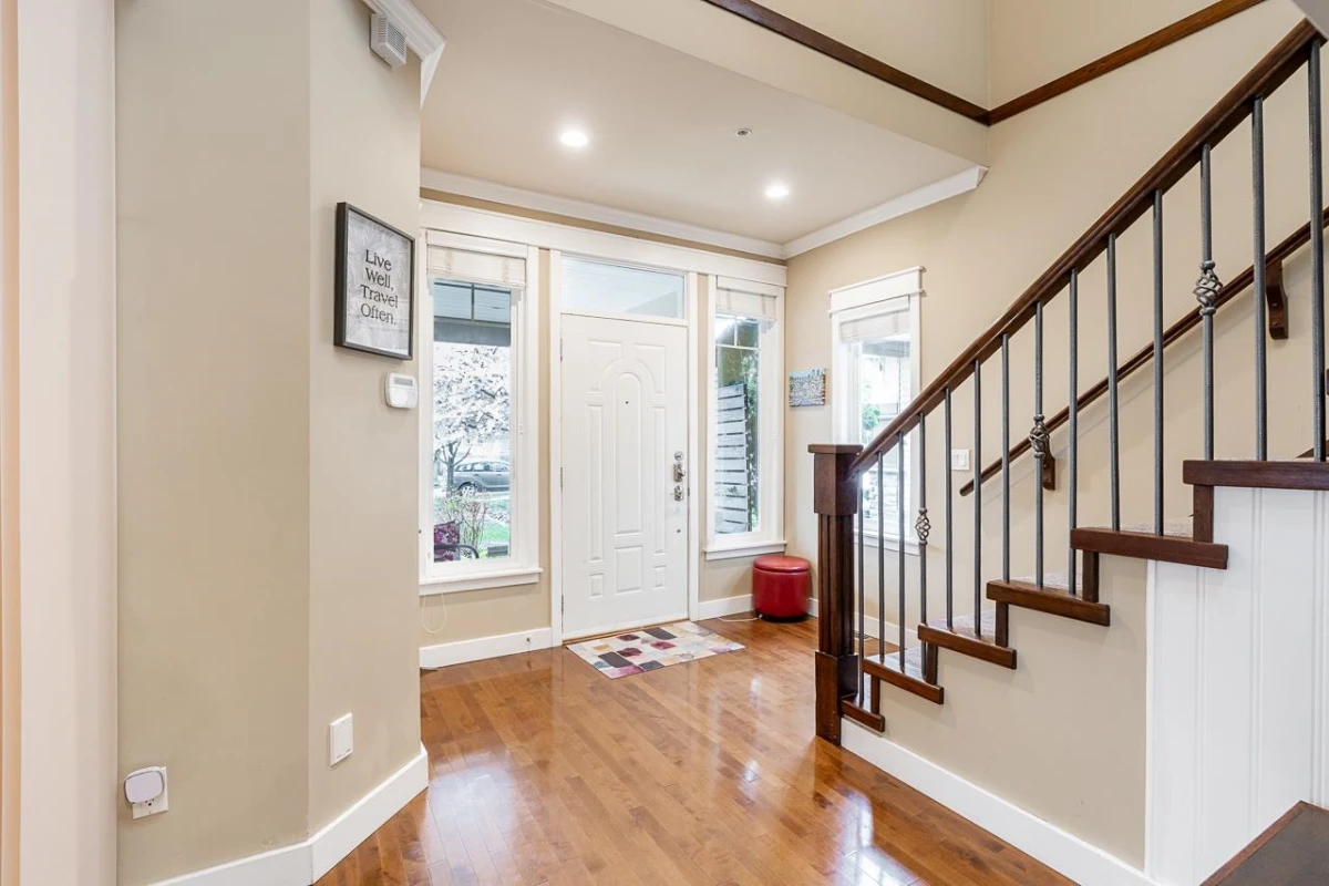 Family Room Photo of 15585 Goggs Avenue, White Rock, BC