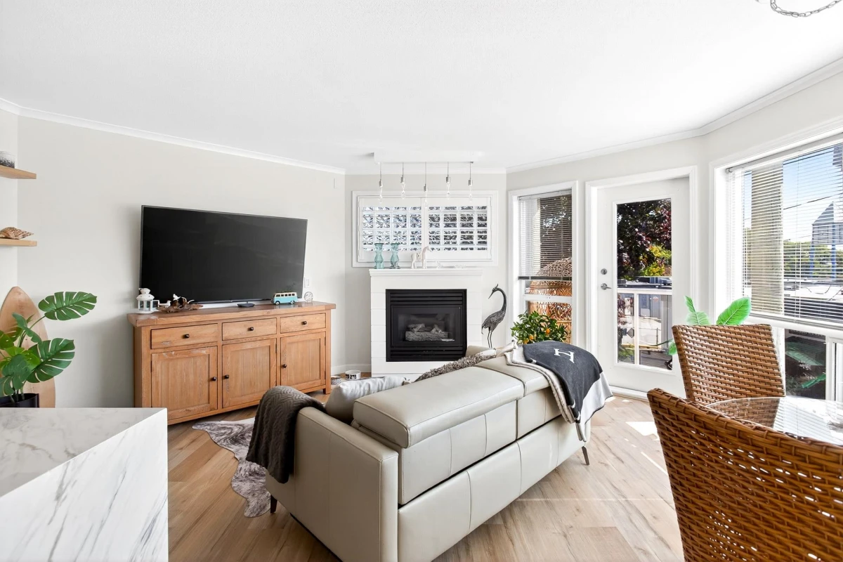 Family Room Photo of 205 15154 Roper Avenue, White Rock, BC