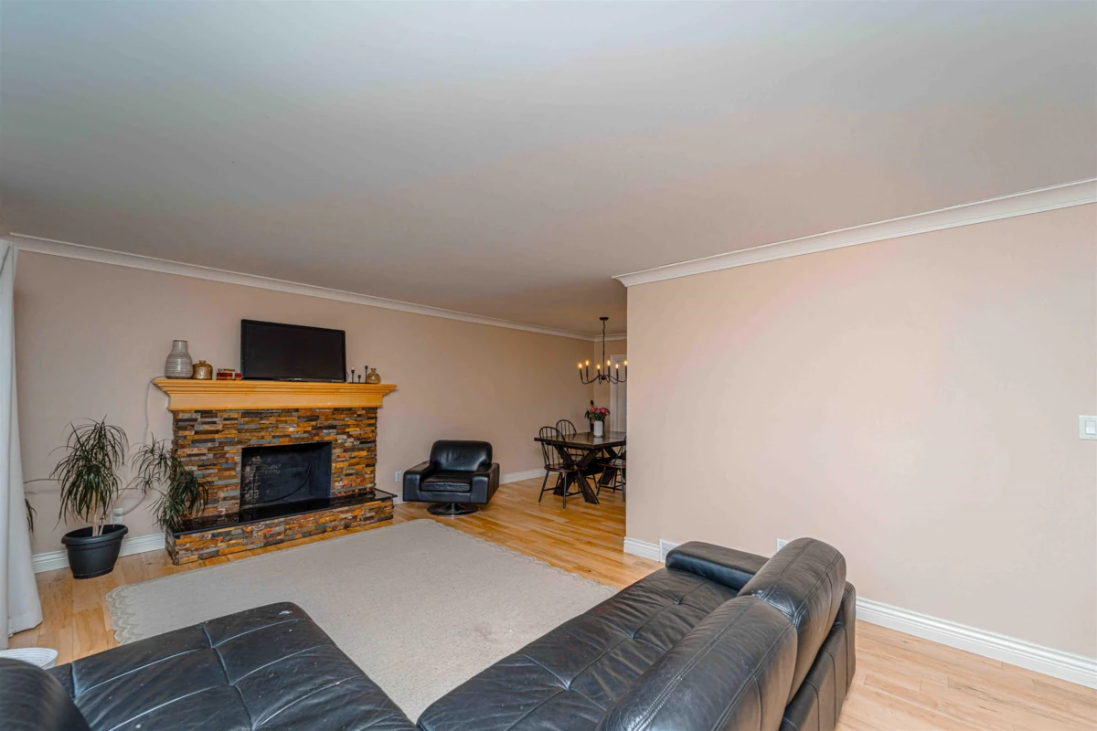 Family Room Photo of 33450 Huggins Avenue, Abbotsford, BC