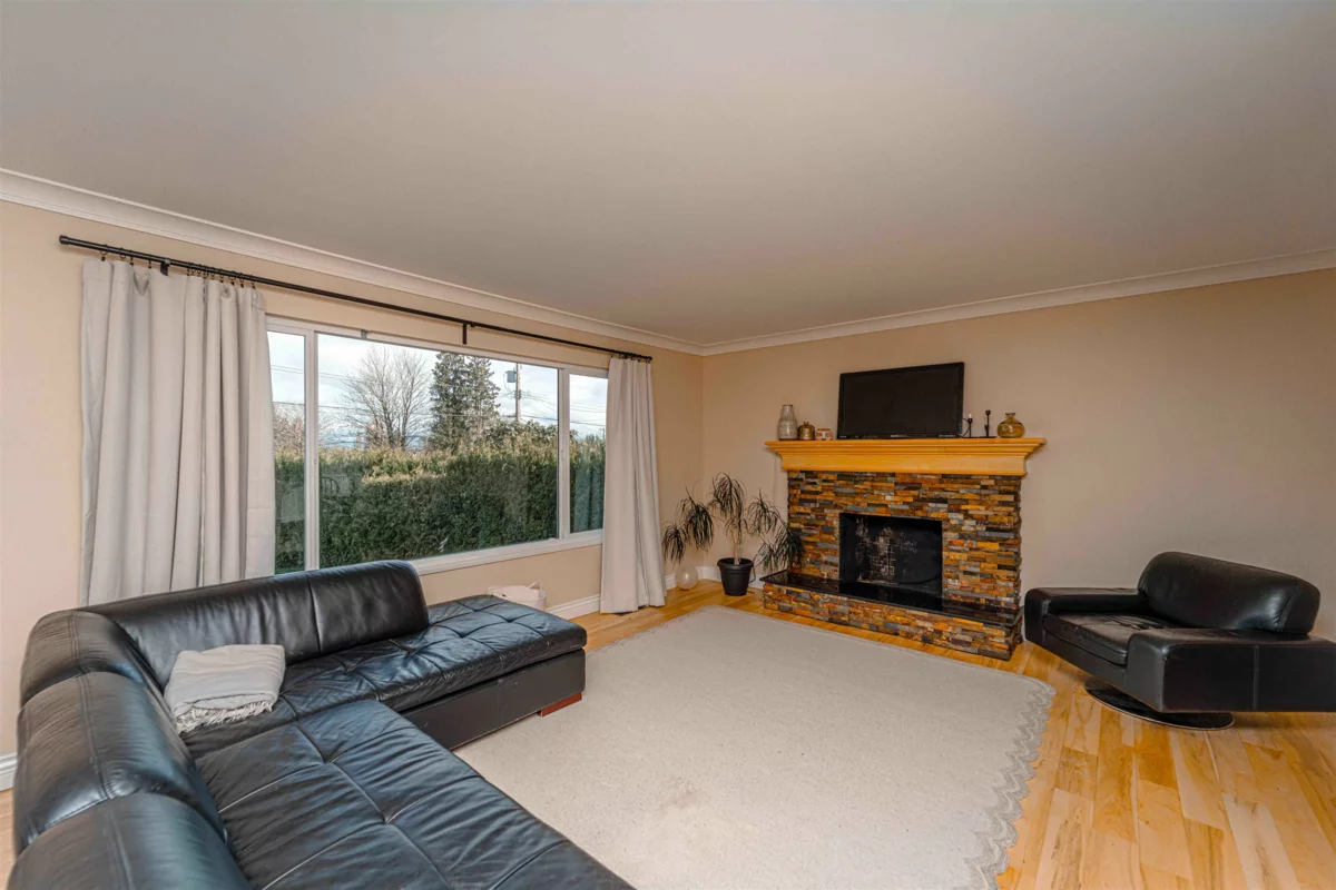 Living Room Photo of 33450 Huggins Avenue, Abbotsford, BC