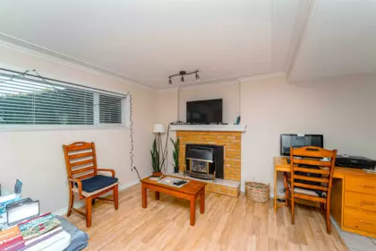 Basement Recreation Room Photo of 33450 Huggins Avenue, Abbotsford, BC