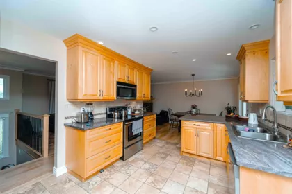 Breakfast Nook Photo of 33450 Huggins Avenue, Abbotsford, BC