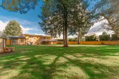 Swimming Pool Photo of 33450 Huggins Avenue, Abbotsford, BC