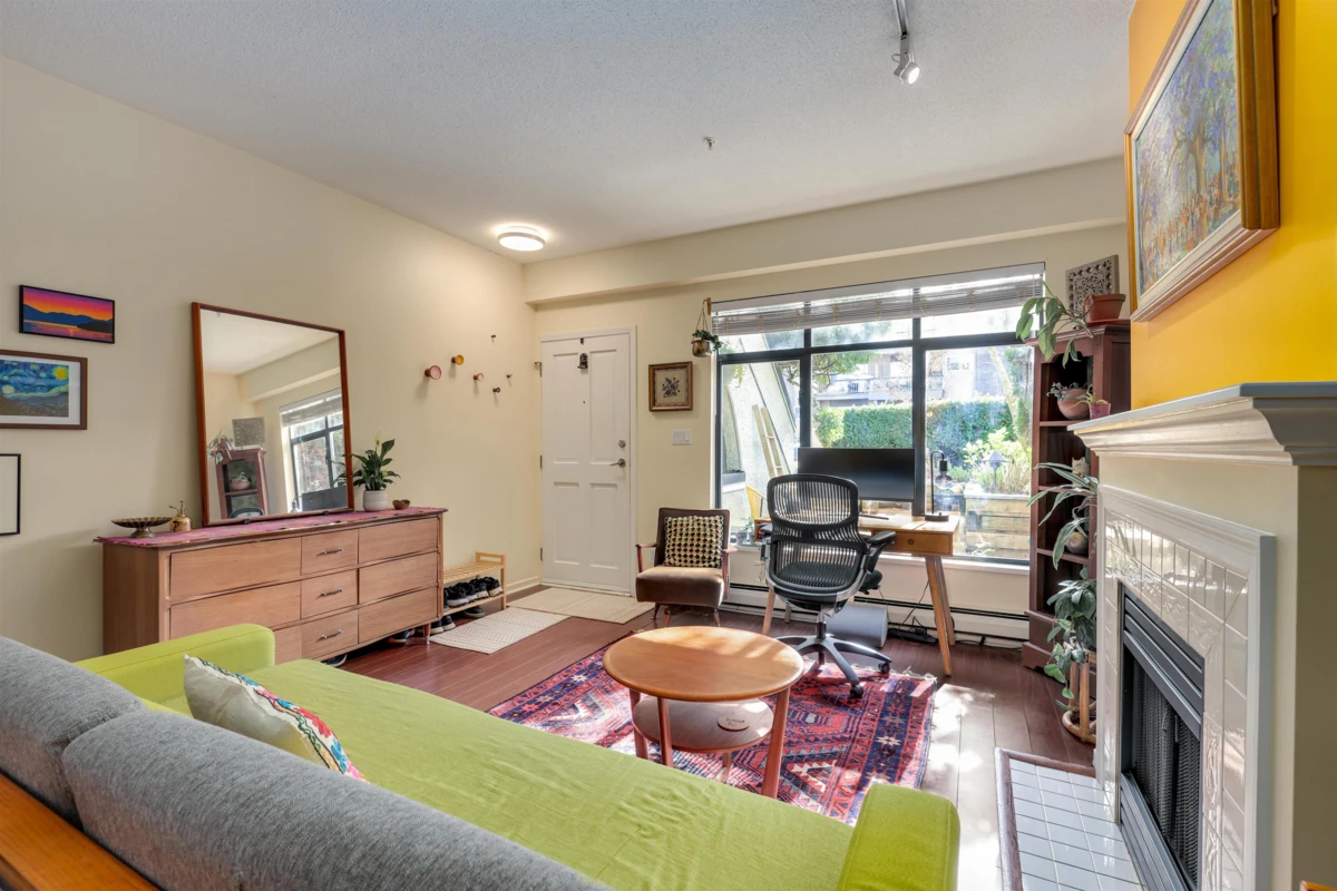 Family Room Photo of 6 221 Ash Street, New Westminster, BC