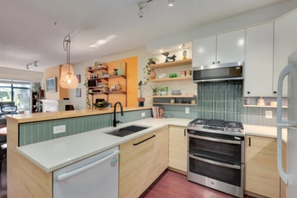 Primary Bedroom Photo of 6 221 Ash Street, New Westminster, BC