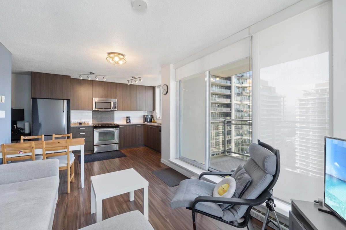 Family Room Photo of 2606 13325 102a Avenue, Surrey, BC