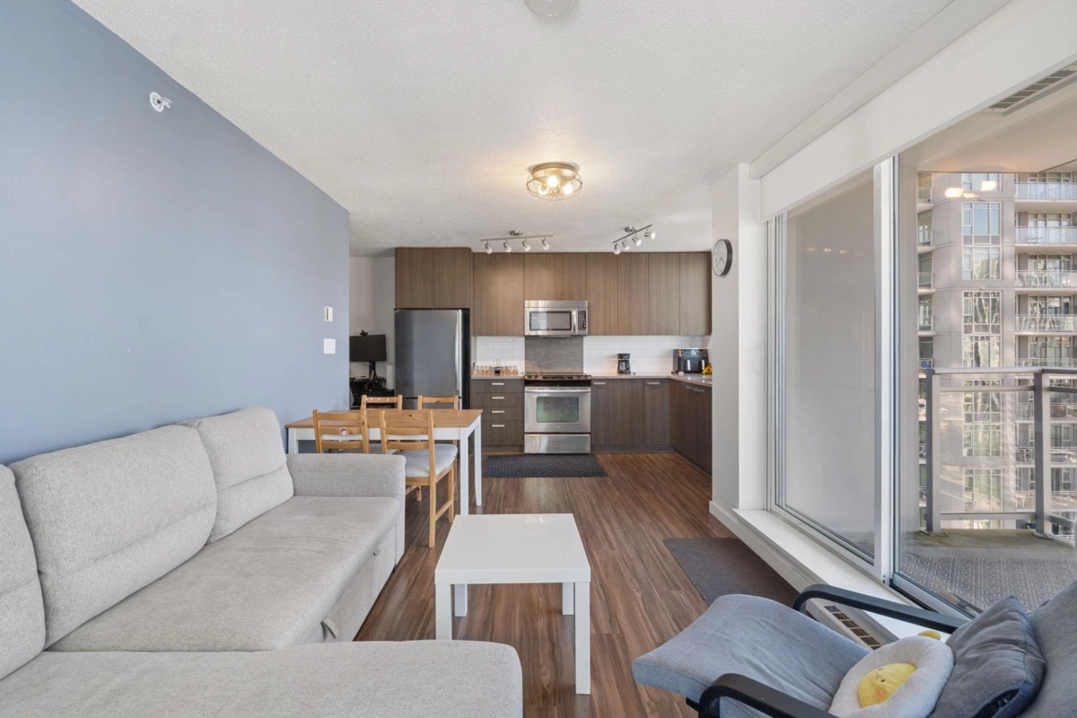 Living Room Photo of 2606 13325 102a Avenue, Surrey, BC