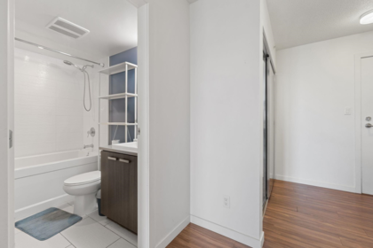 Powder Room Photo of 2606 13325 102a Avenue, Surrey, BC