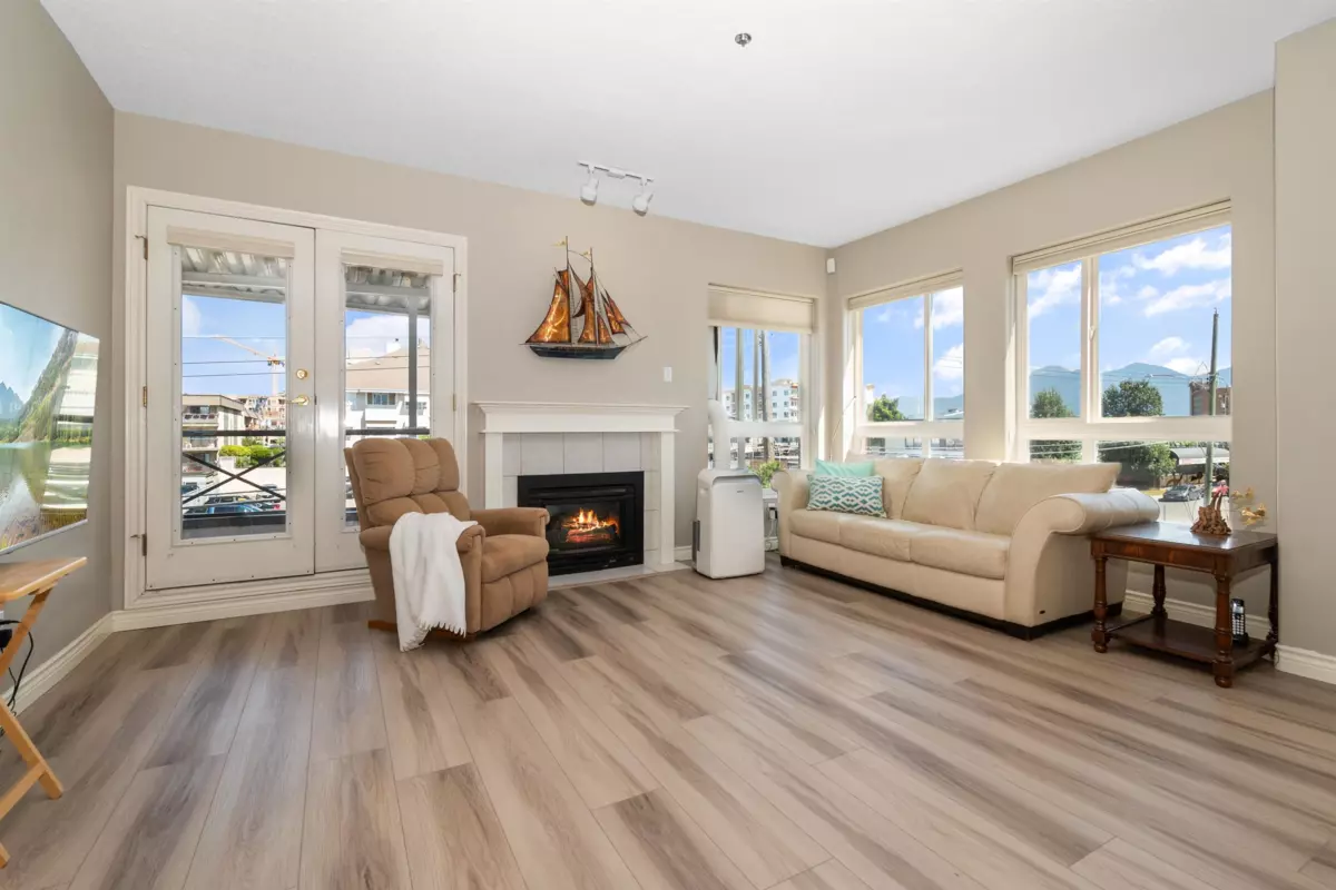 Living Room Photo of 201 45734 Patten Avenue, Chilliwack, BC