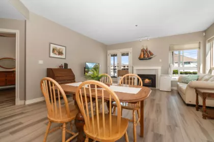 Kitchen Island Photo of 201 45734 Patten Avenue, Chilliwack, BC