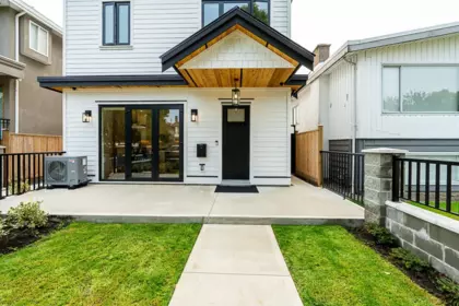 Backyard Photo of 1 2248 E 48th Avenue, Vancouver, BC