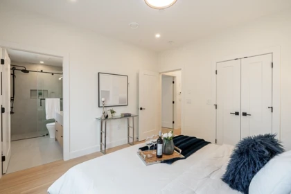Guest Bathroom Photo of 1 2248 E 48th Avenue, Vancouver, BC