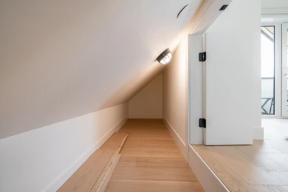 Hallway Photo of 1 2248 E 48th Avenue, Vancouver, BC