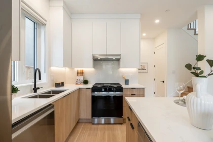 Kitchen Island Photo of 1 2248 E 48th Avenue, Vancouver, BC