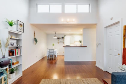 319 206 E 15th Street, North Vancouver, BC, North Vancouver — Apartment/Condo for sale