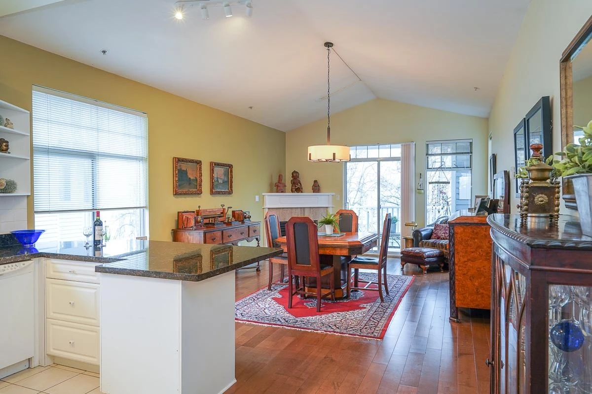 Dining Area Photo of 6 5708 208 Street, Langley, BC