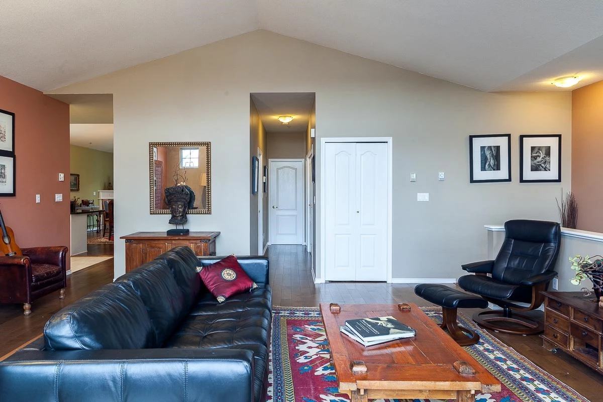 Family Room Photo of 6 5708 208 Street, Langley, BC