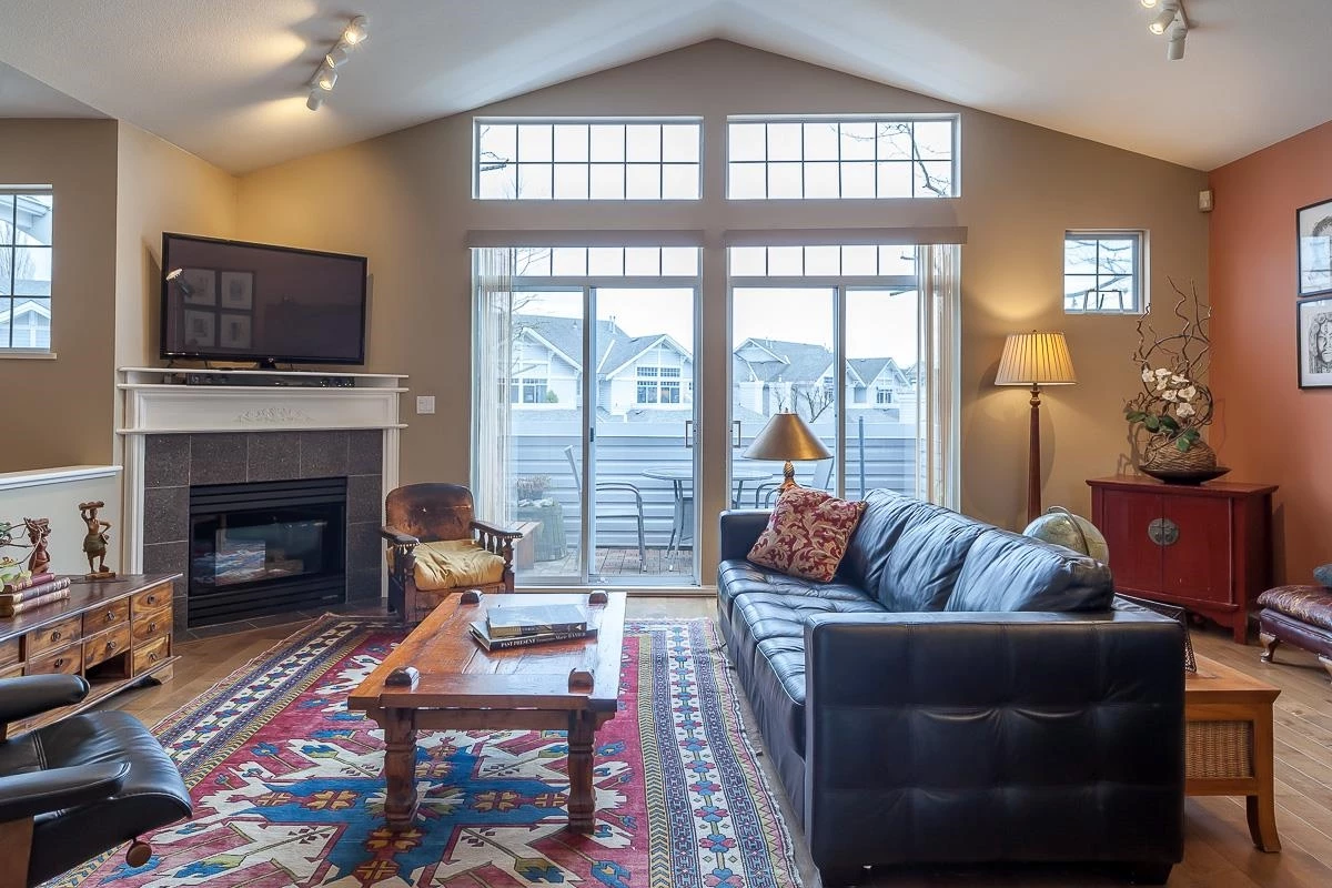 Living Room Photo of 6 5708 208 Street, Langley, BC