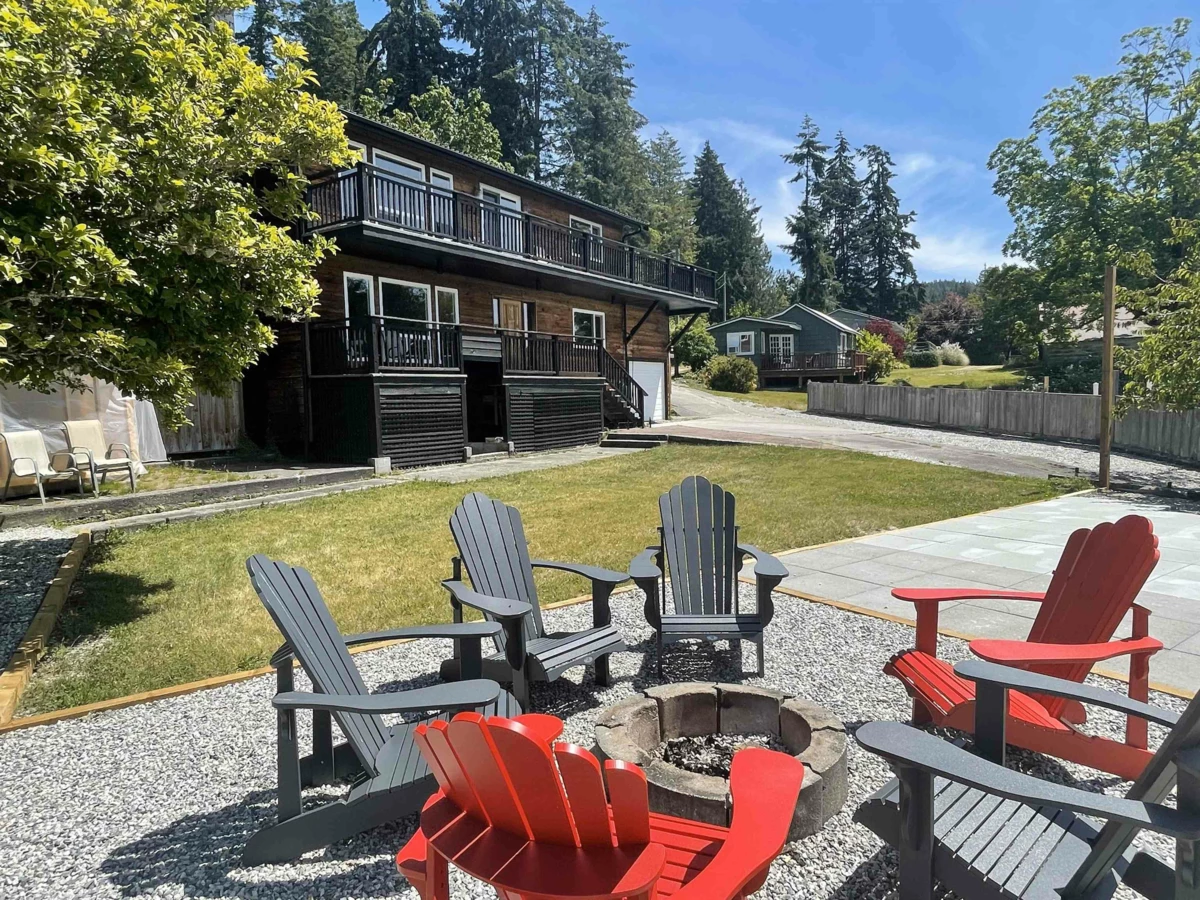 Family Room Photo of 5639 O'brian Road, Halfmoon Bay, BC