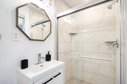 Guest Bathroom Photo of 5639 O'brian Road, Halfmoon Bay, BC
