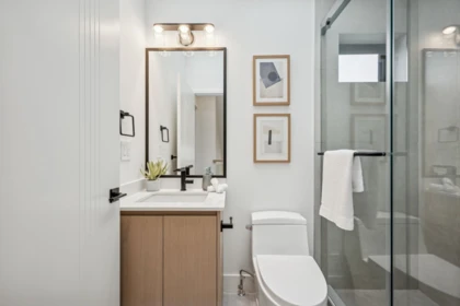Mudroom Photo of 1 448 W 20 Avenue, Vancouver, BC