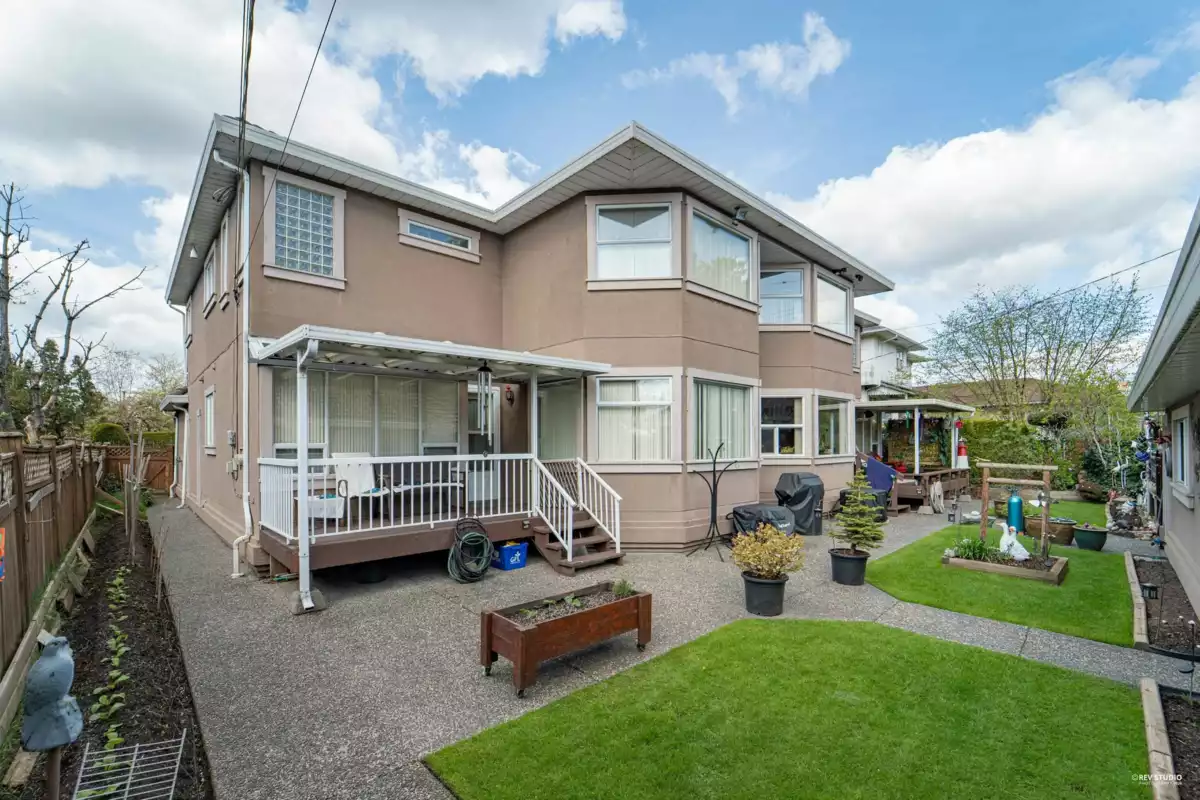 Family Room Photo of 5480 Cambie Street, Vancouver, BC