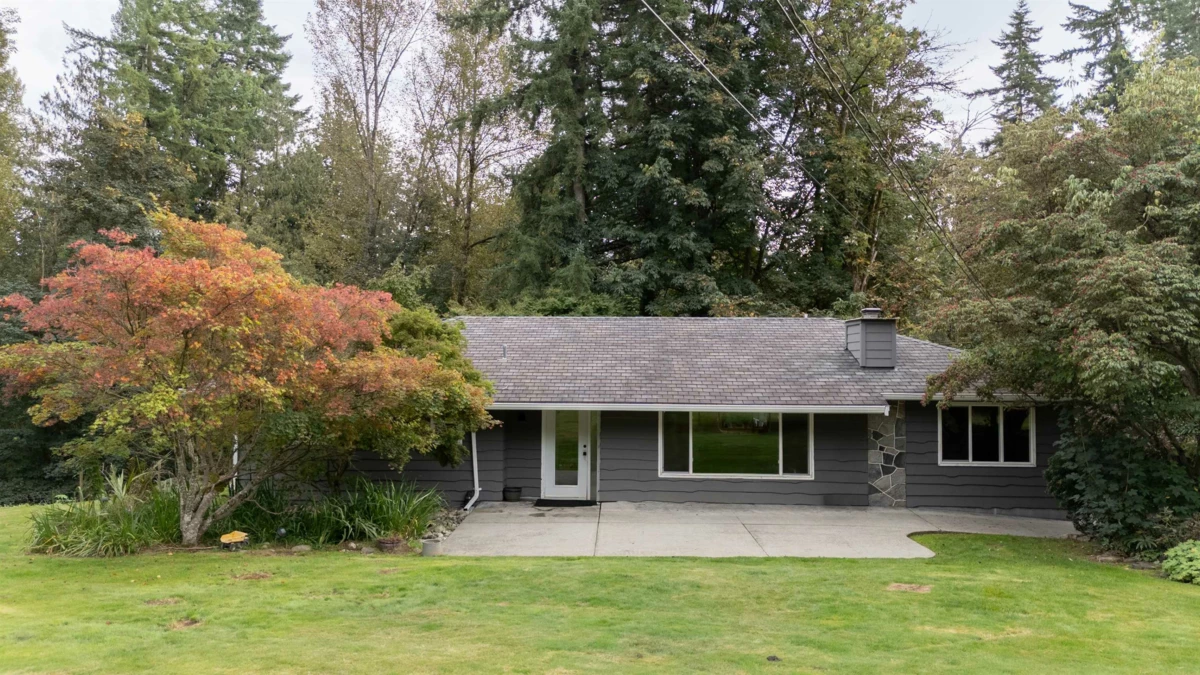 Living Room Photo of 28280 Myrtle Avenue, Abbotsford, BC
