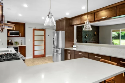 Kitchen Island Photo of 28280 Myrtle Avenue, Abbotsford, BC