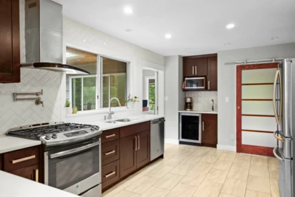 Kitchen Photo of 28280 Myrtle Avenue, Abbotsford, BC