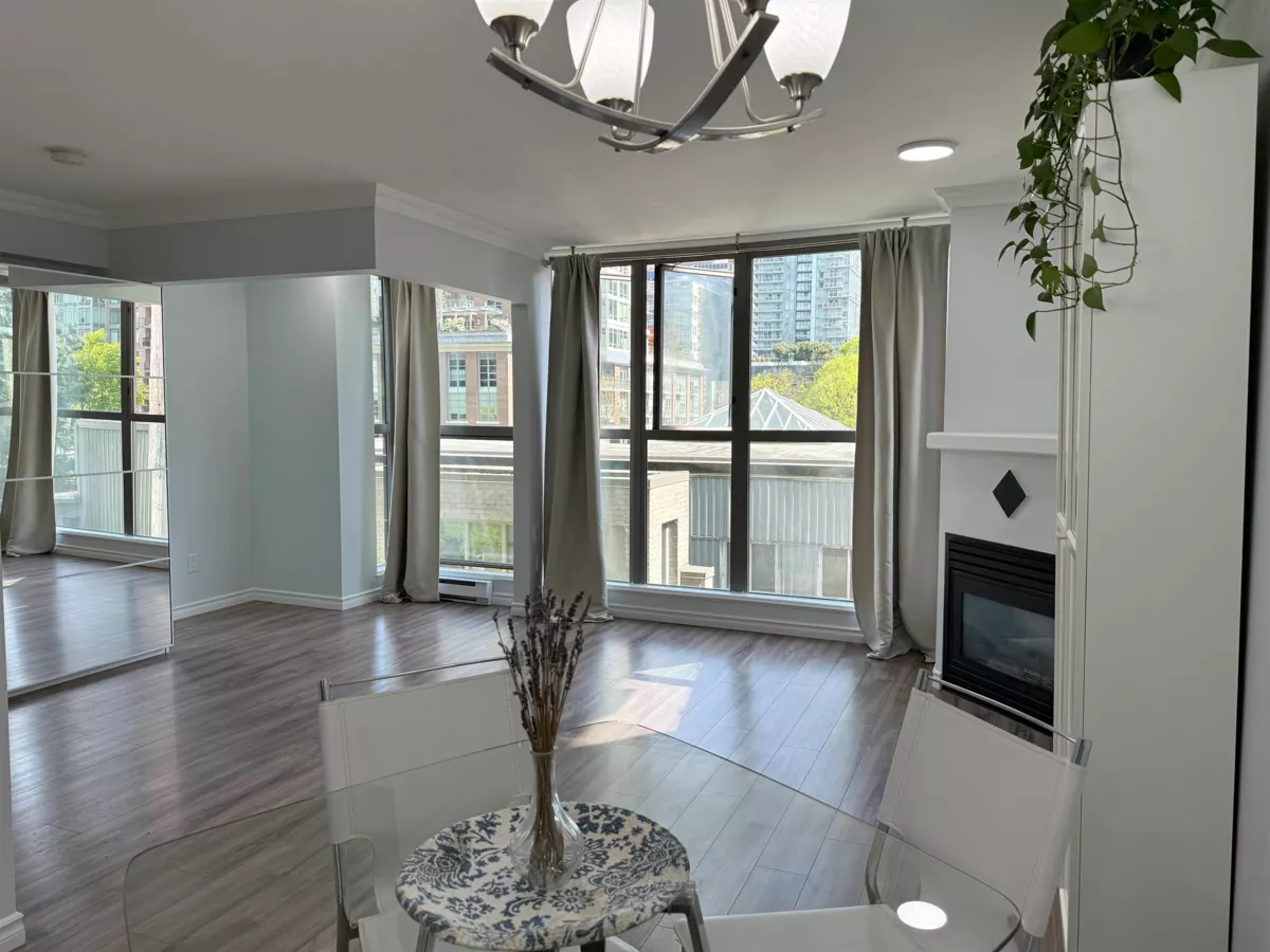 Dining Area Photo of 502 928 Richards Street, Vancouver, BC