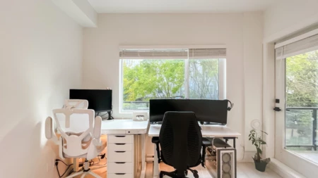 Kitchen Photo of 215 13733 107a Avenue, Surrey, BC