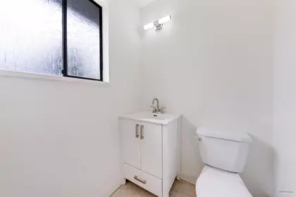 Primary Bathroom Photo of 7942 Lakefield Drive, Burnaby, BC