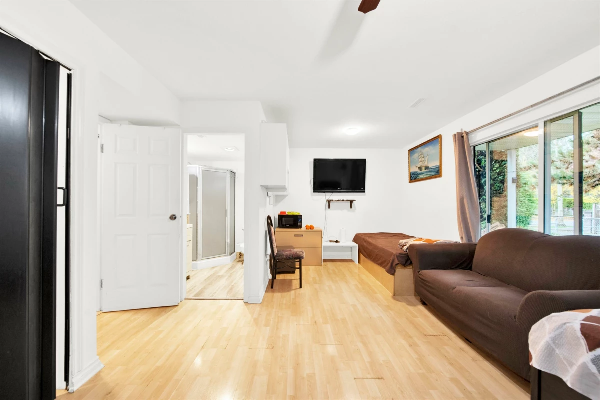 Living Room Photo of 44 8280 121a Street, Surrey, BC