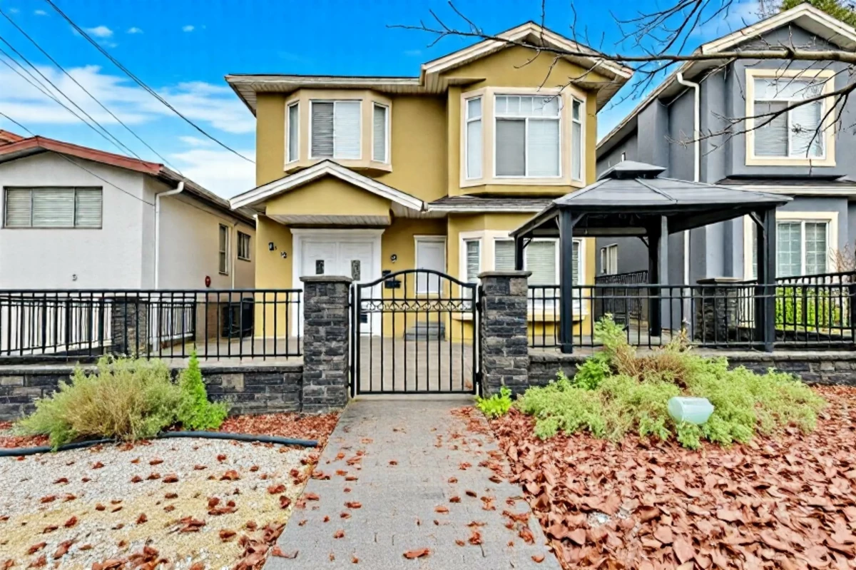 Family Room Photo of 7332 1st Street, Burnaby, BC