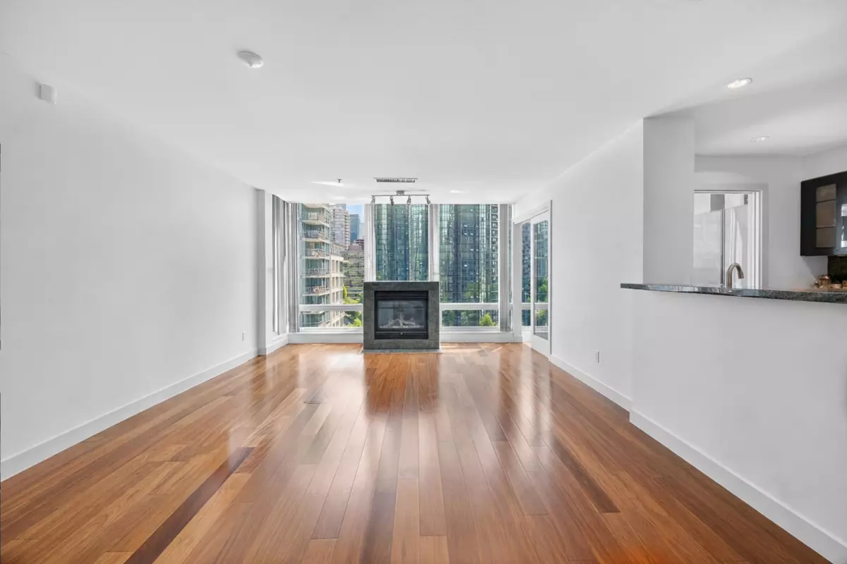 Family Room Photo of 1004 590 Nicola Street, Vancouver, BC