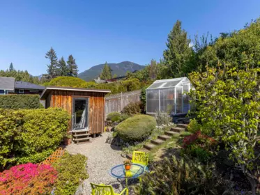 Swimming Pool Photo of 6248 Wellington Avenue, West Vancouver, BC