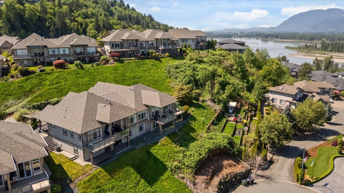 Exterior Rear Photo of 33 43777 Chilliwack Mountain Road, Chilliwack, BC