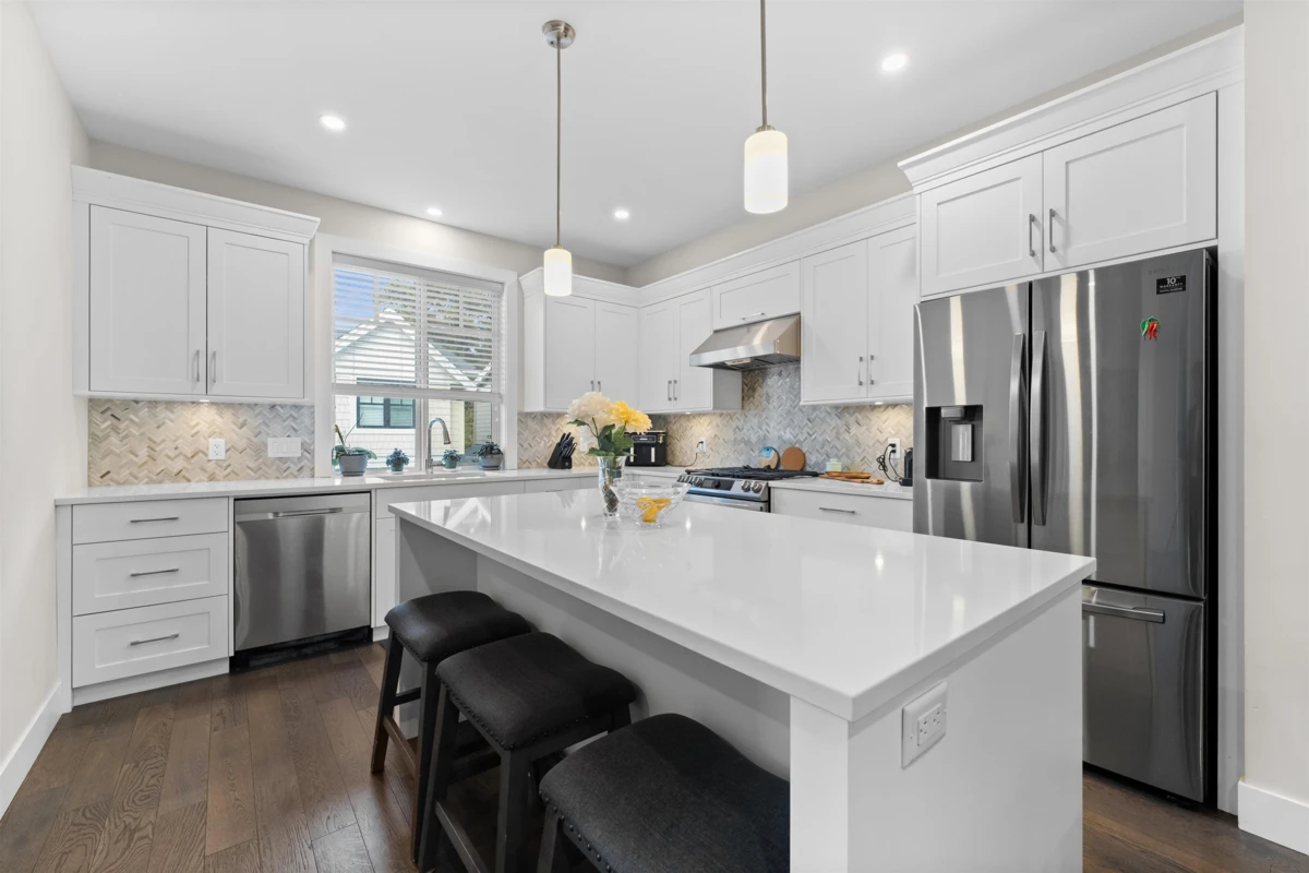 Family Room Photo of 9 34121 George Ferguson Way, Abbotsford, BC