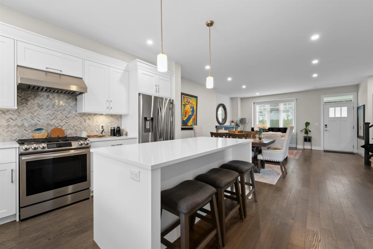 Living Room Photo of 9 34121 George Ferguson Way, Abbotsford, BC