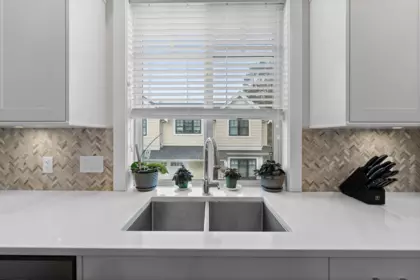 Kitchen Island Photo of 9 34121 George Ferguson Way, Abbotsford, BC