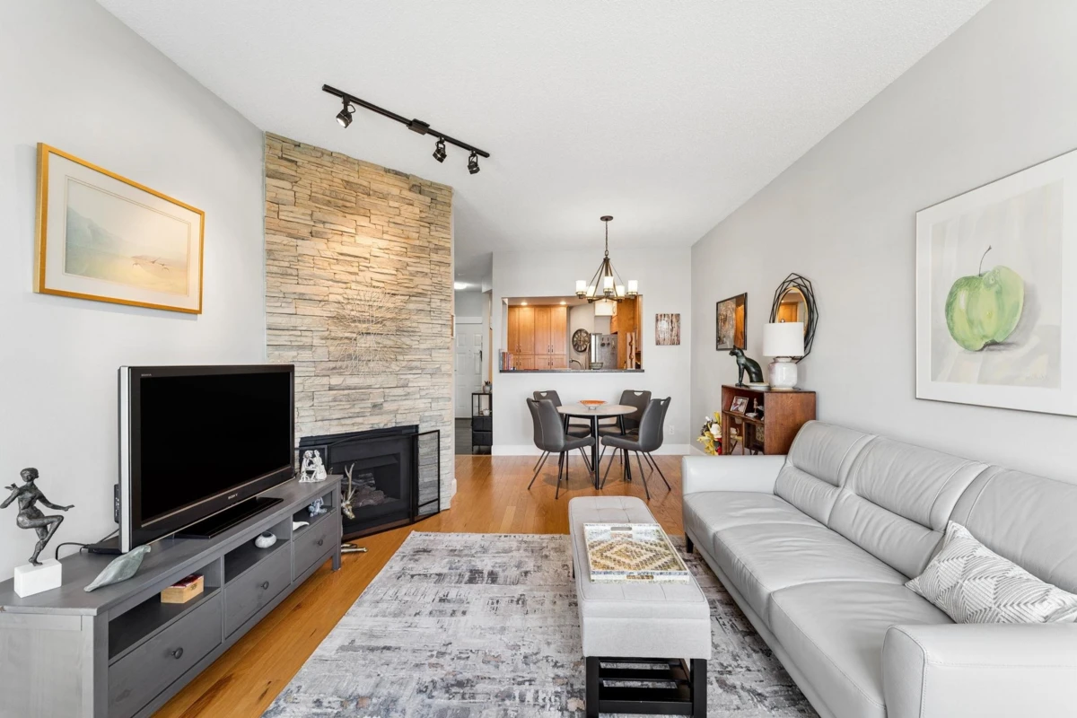 Dining Area Photo of 419 121 W 29th Street, North Vancouver, BC