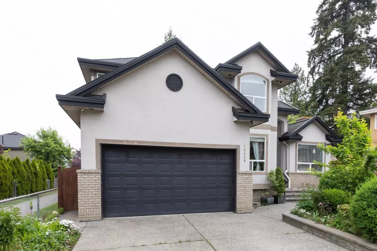 Living Room Photo of 10438 168a Street, Surrey, BC