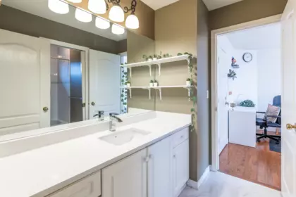 Entry Foyer Photo of 10438 168a Street, Surrey, BC