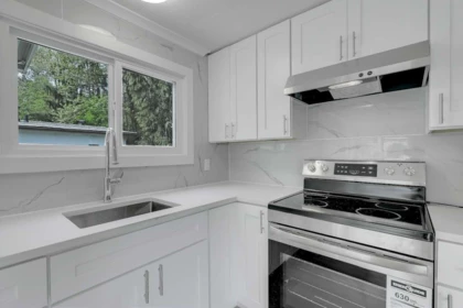 Primary Bathroom Photo of 77 8220 King George Boulevard, Surrey, BC