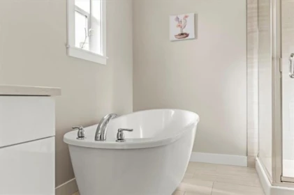 Guest Bathroom Photo of 45582 Meadowbrook Drive, Chilliwack, BC